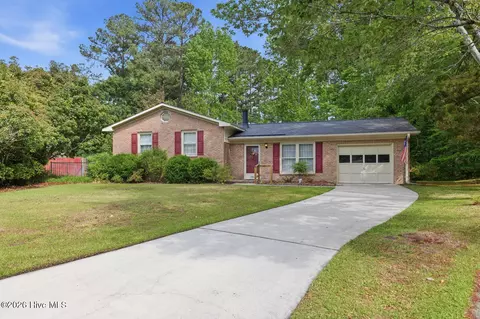 206 Chatham Ct, Jacksonville, NC 28540