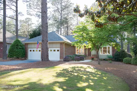 11 Scots Glen Dr, Southern Pines, NC 28387