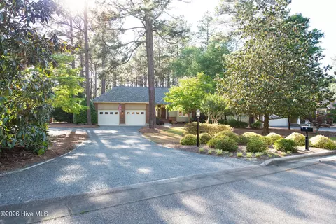 11 Scots Glen Dr, Southern Pines, NC 28387