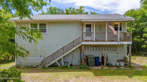 7205 Emerald Dr, Emerald Isle, NC 28594