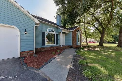 185 Baytree Dr, Jacksonville, NC 28546