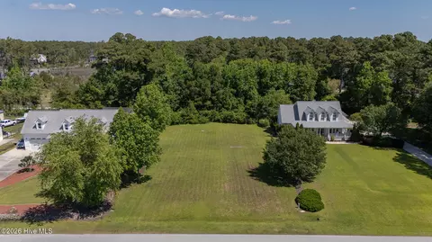 757 Comet Dr, Beaufort, NC 28516