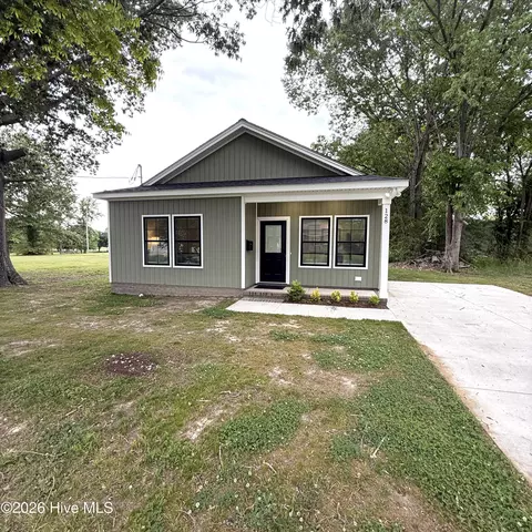 128 W Hicks St, Edenton, NC 27932