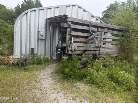 678 Hunters Creek Rd, Maysville, NC 28555