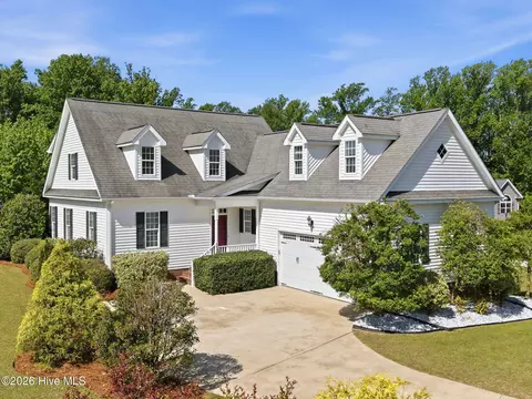 1190 Windbrooke Dr, Grimesland, NC 27837