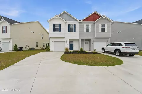 209 Shallowbag Bay Ln, Jacksonville, NC 28546
