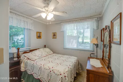 Bedroom - 1963 Bayview Rd, Bath, NC 27808 photo 3 of 3