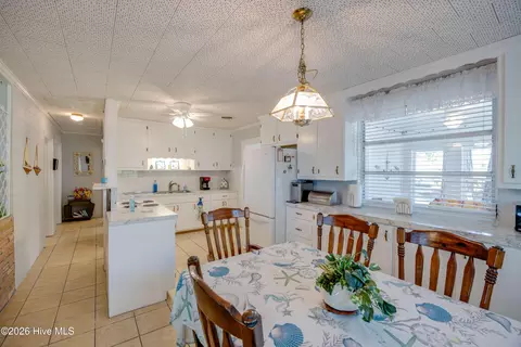 Kitchen - 1963 Bayview Rd, Bath, NC 27808 photo 2 of 4