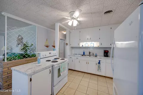 Kitchen - 1963 Bayview Rd, Bath, NC 27808 photo 3 of 4