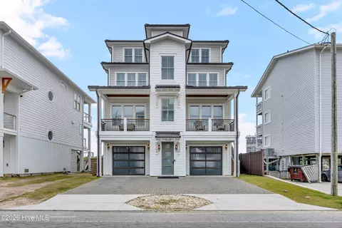 707 Canal Dr, Carolina Beach, NC 28428