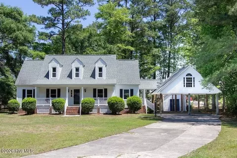 212 N Wedgewood Dr, Washington, NC 27889