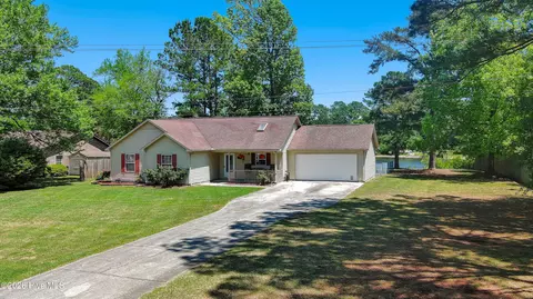 2328 N Lakeview Dr, Newport, NC 28570