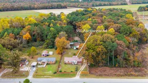 950 Auctioneer Rd, Clinton, NC 28328