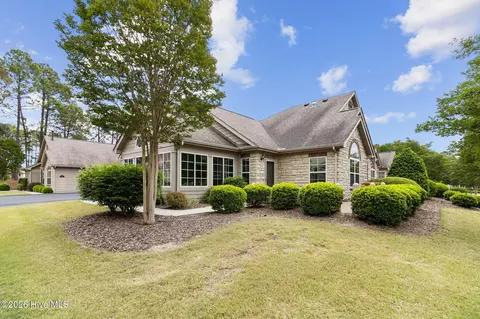 124 W Chelsea Ct, Southern Pines, NC 28387