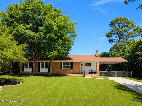 1445 Keswick Dr, Fayetteville, NC 28304