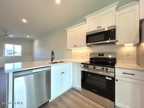 Kitchen - 650 Cedar Point Blvd #G3, Cedar Point, NC 28584 photo 4 of 6