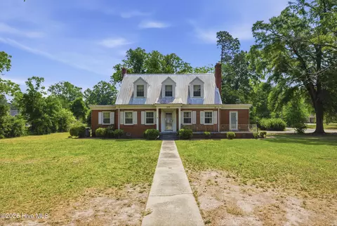 609 S Main St, Red Springs, NC 28377