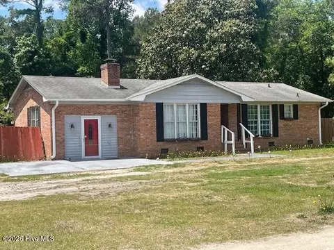 81 Grey Moss Ln, Elizabethtown, NC 28337