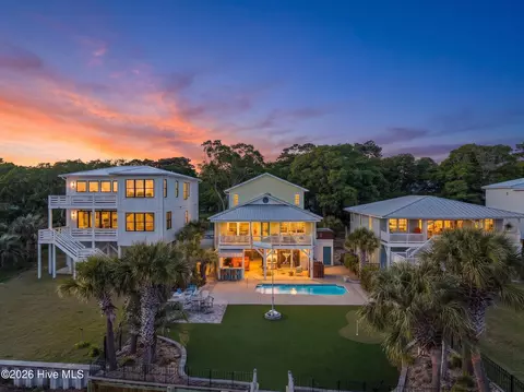 2024 Camelot Dr SW, Ocean Isle Beach, NC 28469