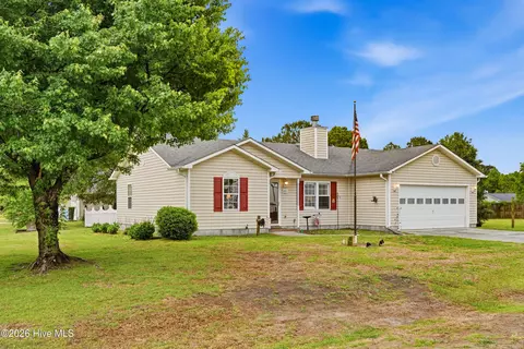 201 Candler Ct, Richlands, NC 28574