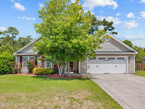 210 Marsh Haven Dr, Sneads Ferry, NC 28460