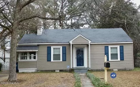138 W Circle Ct, Fayetteville, NC 28301