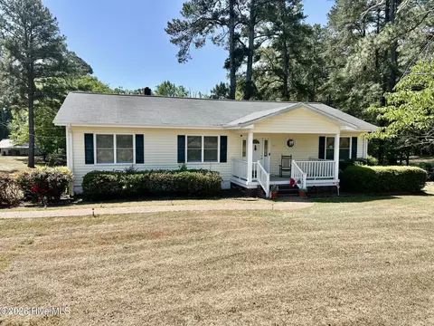 397 Johns Rd, Maxton, NC 28364