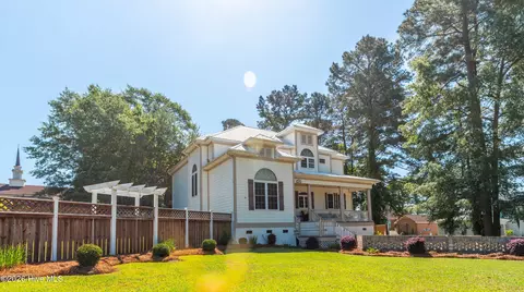 109 Weaver Dr, Lake Waccamaw, NC 28450