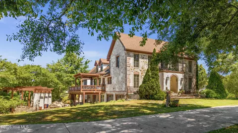 201 Winding Creek Rd, Rocky Point, NC 28457