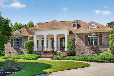 305 Pecan Ct, Hampstead, NC 28443