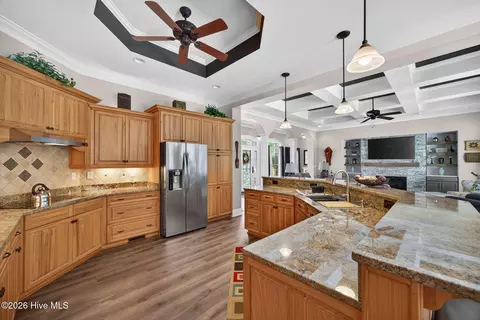 Kitchen - 305 Pecan Ct, Hampstead, NC 28443 photo 2 of 4