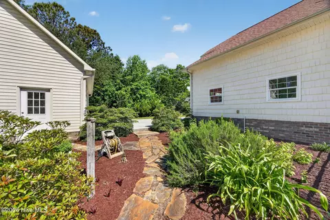 Exterior - 305 Pecan Ct, Hampstead, NC 28443 photo 12 of 23