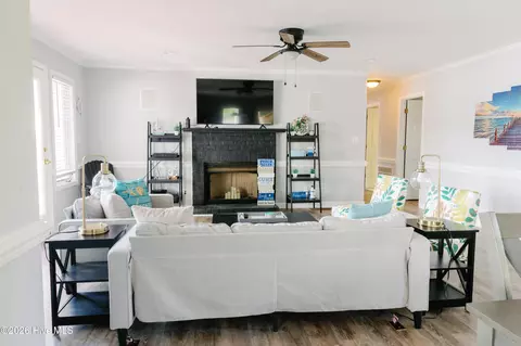 Living - 674 Brooks Rd, Bath, NC 27808 photo 2 of 3