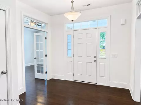 Entry Way - 39 Excalibur Pt, Hampstead, NC 28443 photo 2 of 7