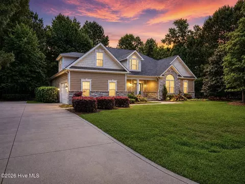 Exterior - 39 Excalibur Pt, Hampstead, NC 28443 photo 2 of 10