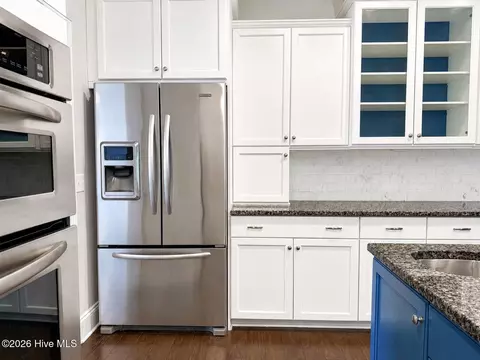 Kitchen - 39 Excalibur Pt, Hampstead, NC 28443 photo 4 of 5