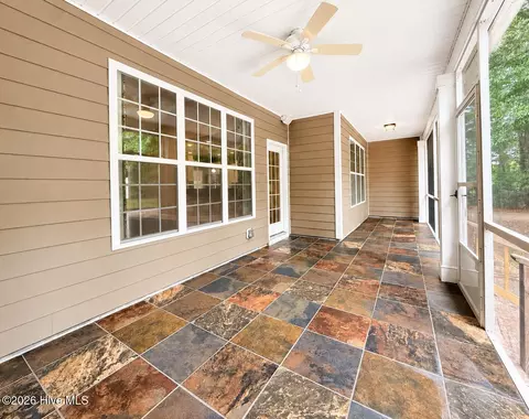 Exterior - 39 Excalibur Pt, Hampstead, NC 28443 photo 5 of 10