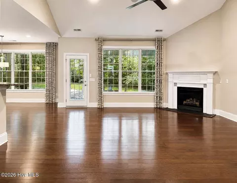 Living - 39 Excalibur Pt, Hampstead, NC 28443 photo 2 of 4