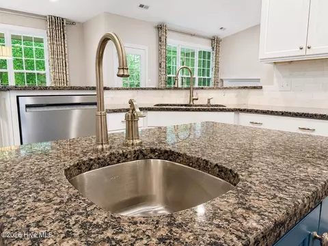 Kitchen - 39 Excalibur Pt, Hampstead, NC 28443 photo 5 of 5