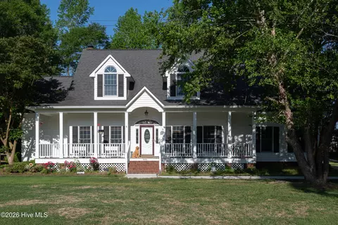 3655 Hillcrest Dr, Farmville, NC 27828