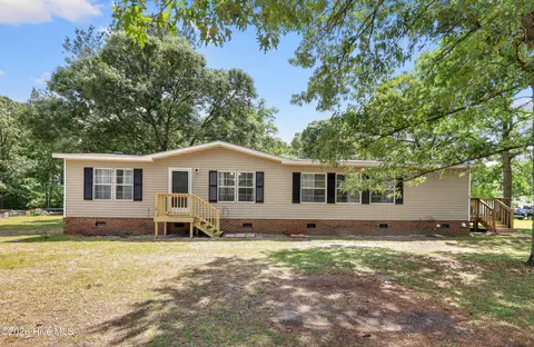 210 Chapel Ridge Rd, Richlands, NC 28574