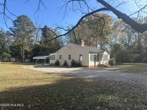 412 Lanoca Ave, Laurinburg, NC 28352