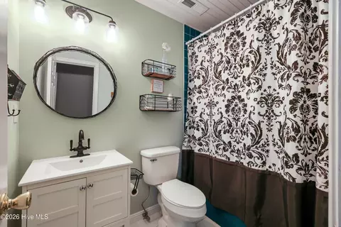 Bath - 527 N Line Dr, Hampstead, NC 28443 photo 3 of 3