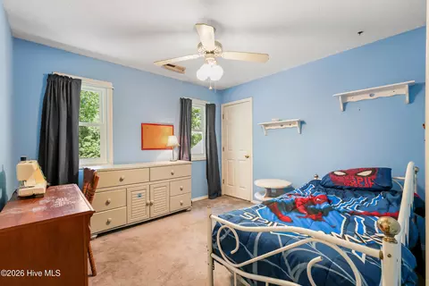 Bedroom - 527 N Line Dr, Hampstead, NC 28443 photo 4 of 5