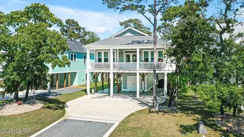 214 NE 37th St, Oak Island, NC 28465