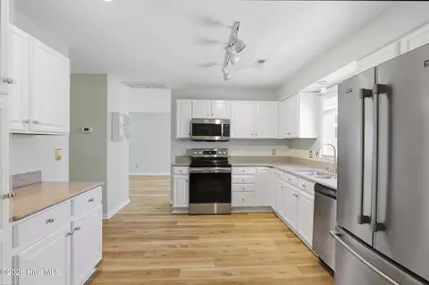Kitchen - 545 Harbour View Dr, Kill Devil Hills, NC 27948 photo 2 of 2