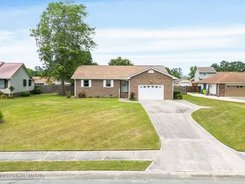 431 Foxhunt Ln, Havelock, NC 28532
