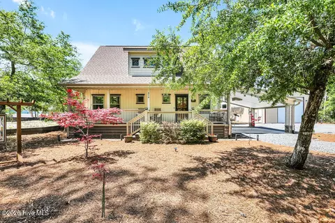319 NE 42nd St, Oak Island, NC 28465