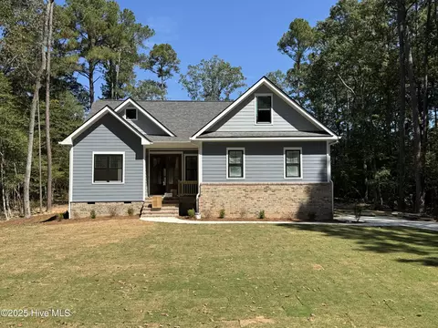 663 Loblolly Dr, Vass, NC 28394