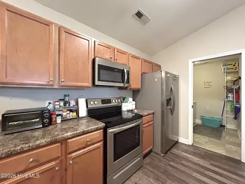 Kitchen - 112 Eagle Ridge Dr, Beulaville, NC 28518 photo 3 of 6